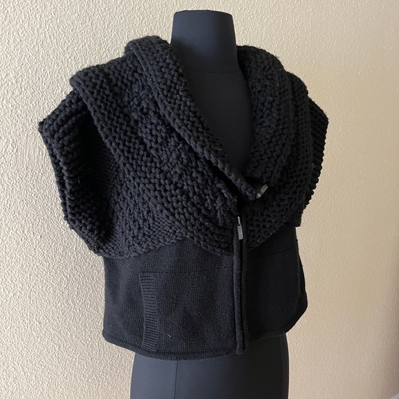 Authentic Givenchy Paris Knit Zip-up Shawl - Picture 3 of 9